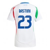 Camisa de Futebol Itália Alessandro Bastoni #23 Equipamento Secundário Mulheres Europeu 2024 Manga Curta